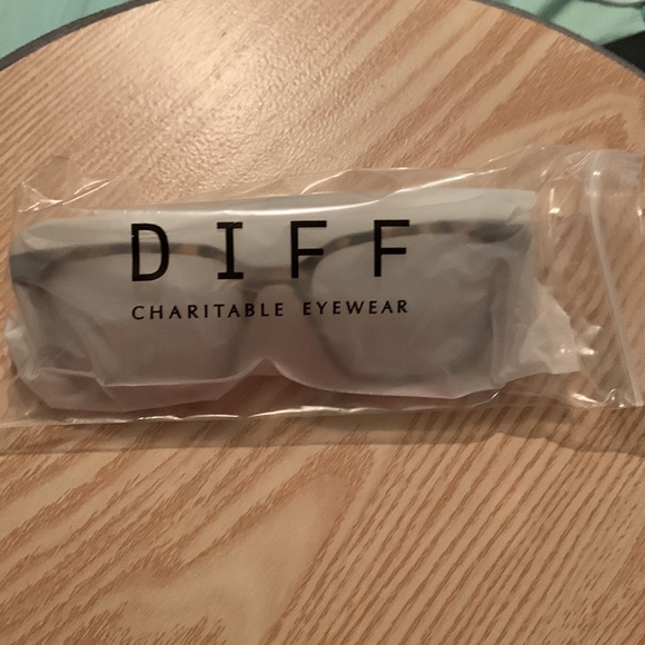 Diff blue light glasses - Picture 2 of 3